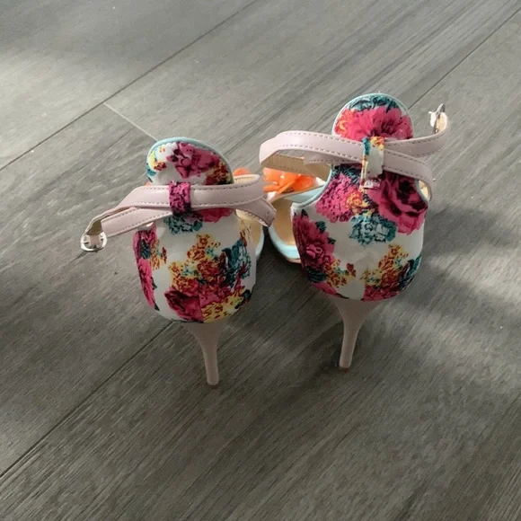 Chinese laundry sandal - Picture 3 of 4